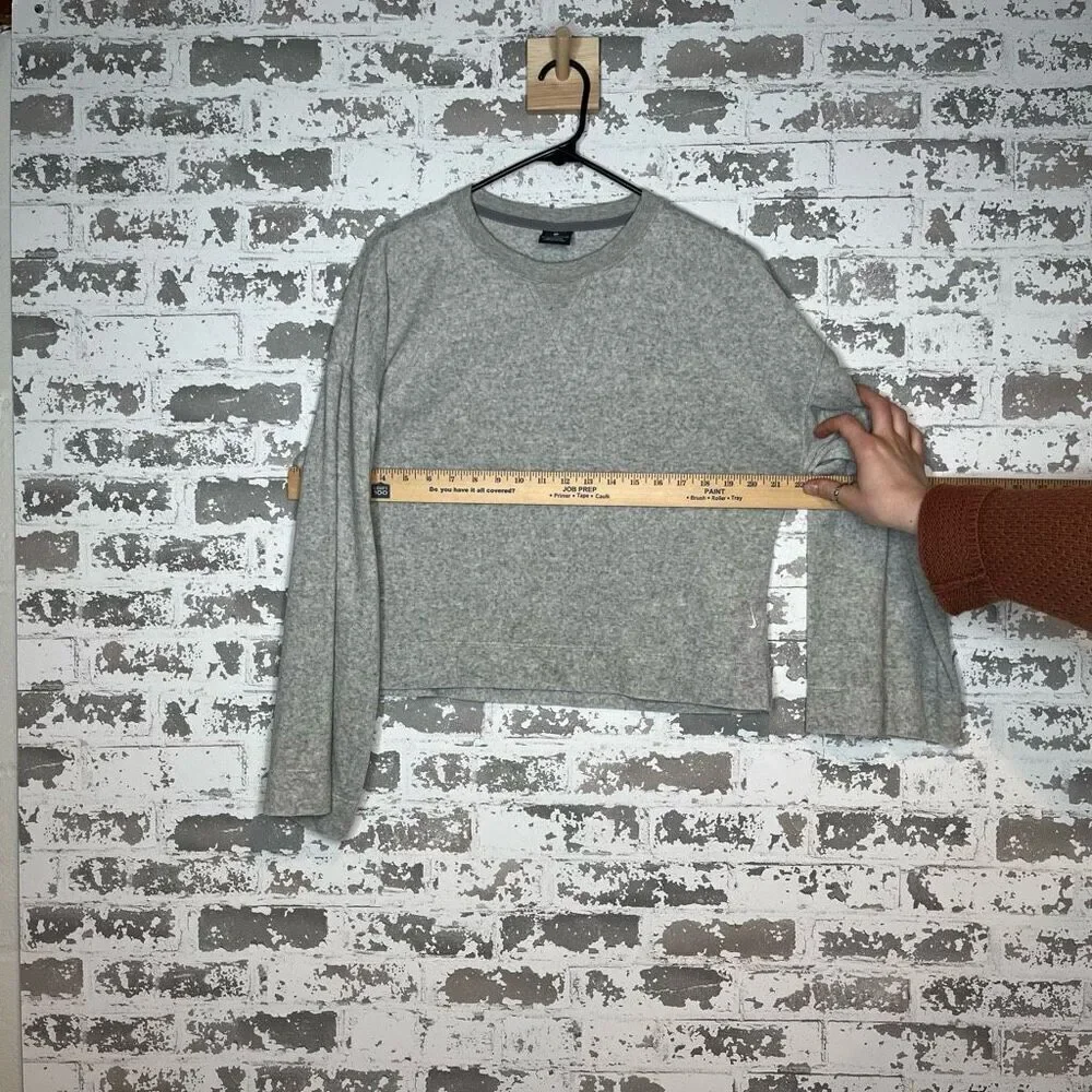 Nike | women dry fit wide sleeve cropped crewneck